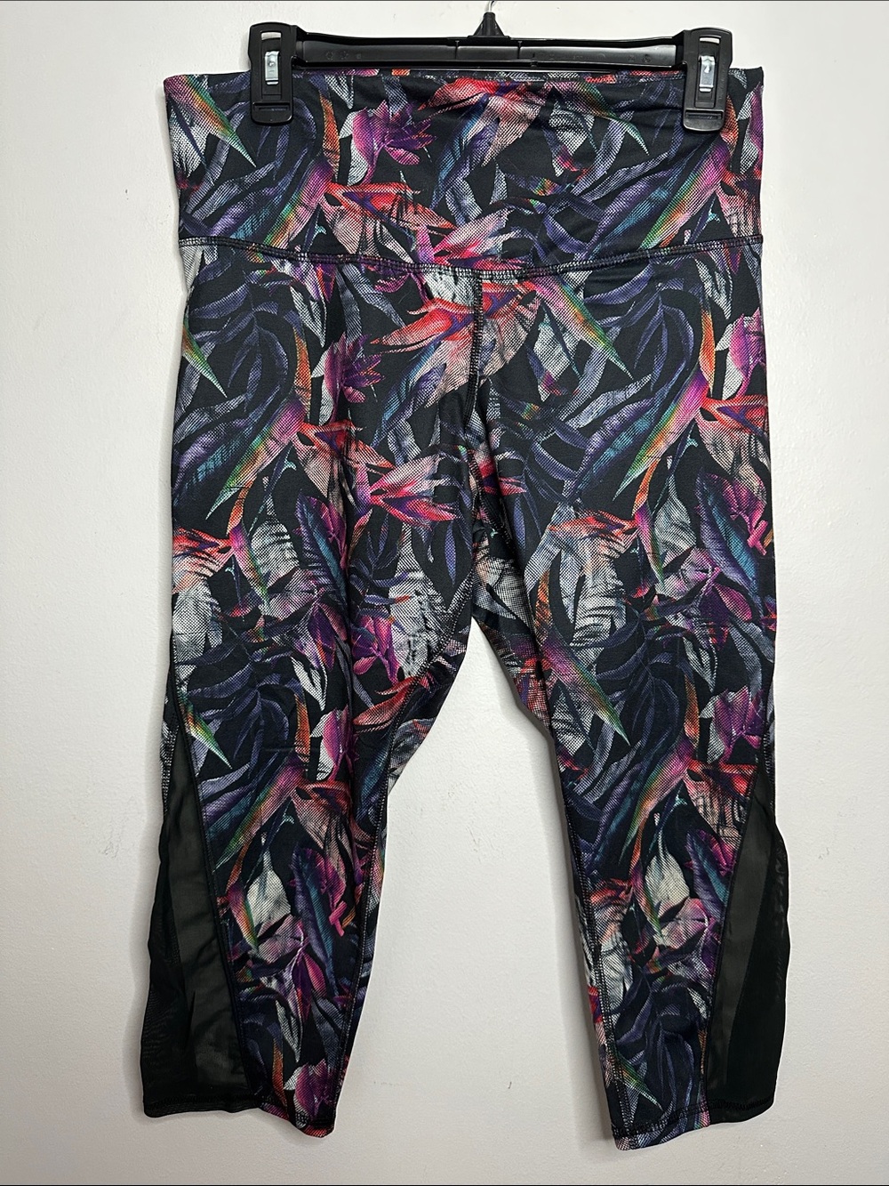 C9 by Champion Black Capri Leggings with Multicolor Leaf Print size M